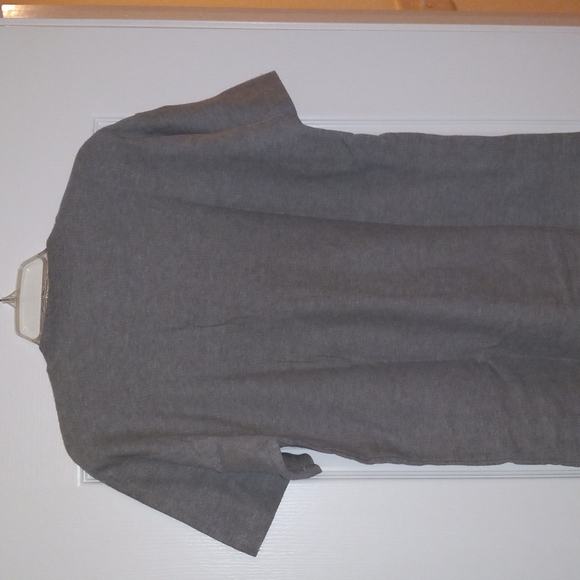 🔥CLOSEOUT🔥 Crewneck Short Sleeve Shirt 👕 - Picture 3 of 9